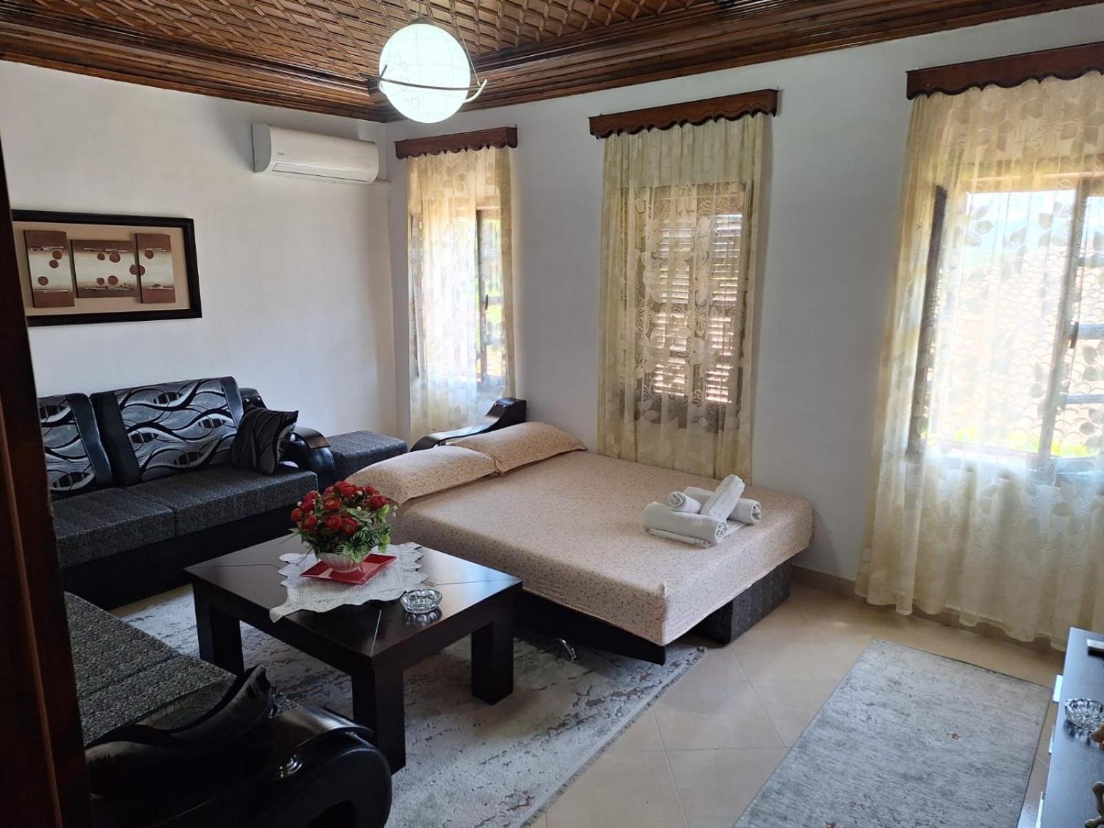 Tomor Shehu Guest House Berat Bilik gambar